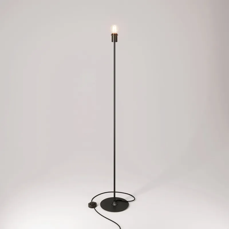 MAG-Y floor lamp with round metal base and lampshade fitting - Black Miglior Prezzo