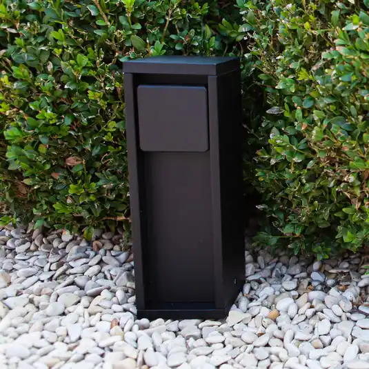 Non Perdere Colonnina di prese MAINS, nera, altezza 24 cm, IP54, max. 3500 W