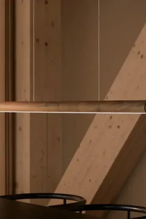 Compra Oggi Stesso Lampada LED a sospensione Akeno, legno, metallo, dimmerabile, 3.000 K