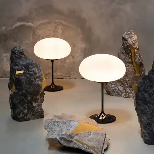 Lampada da tavolo Gubi Stemlite, nero-cromo, altezza 42 cm, dimmerabile Direttamente Dal Produttore