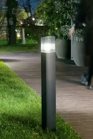 Lampione DARK, color antracite/grigio fumo, acciaio inossidabile, sensore Vendita Finale
