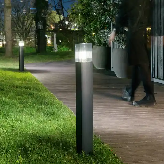 Lampione DARK, color antracite/grigio fumo, acciaio inossidabile, sensore Vendita Finale