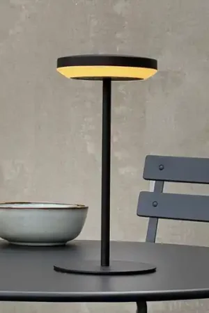 Compra Oggi Stesso Lampada LED da tavolo solare Dyberg Larsen Otera, nera, 25 cm, IP44