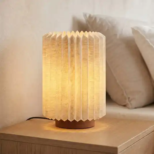 Lampada da tavolo Lindby Maveo, altezza 30 cm, noce/lino, E27 Occasione