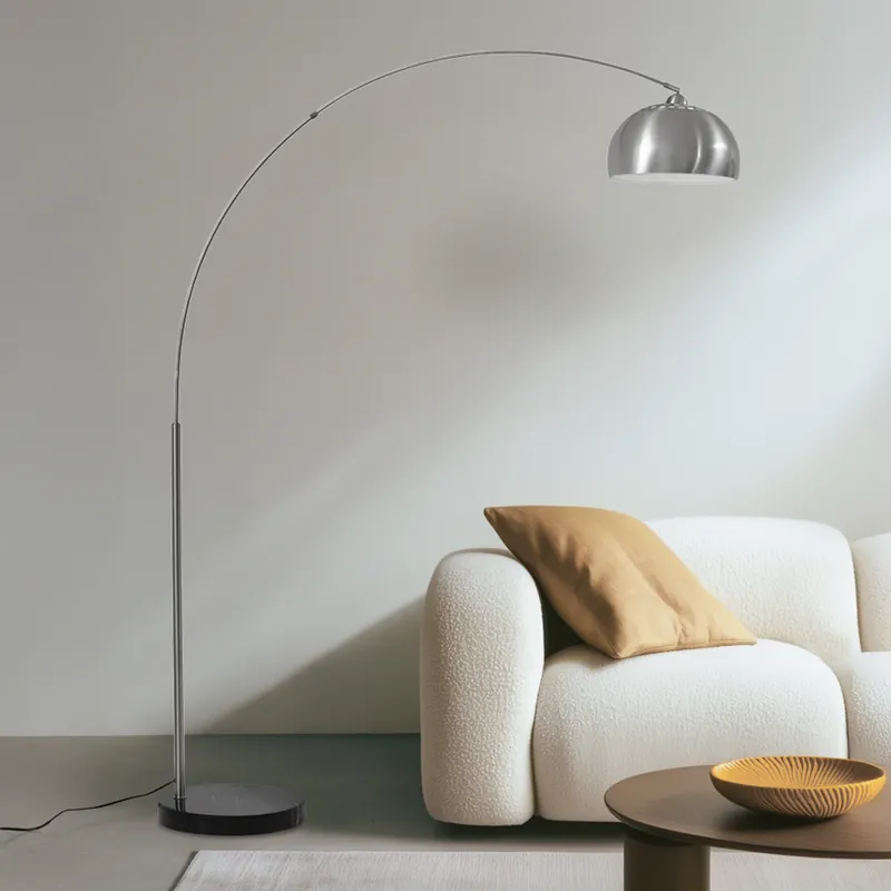 Spedito Oggi Lampade da terra in metallizzato