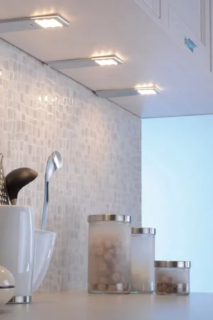 Illuminazione sottopensili per la cucina Paul Neuhaus Solo Oggi
