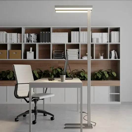 Quantità Limitata Arcchio Lampada LED da pavimento Logan Basic, argento, 6.000 lm, dimmerabile