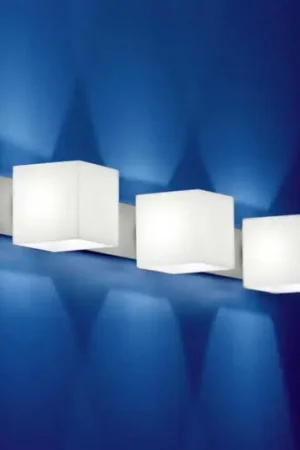 Novità Applique a 3 lampadine CUBE con protezione