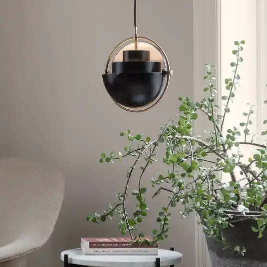 Gubi Lampada a sospensione Multi-Lite, Ø 36 cm, cromo/nero Acquista Ora