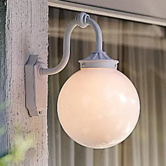 Compra Online Elegante lampada a muro da est. Arcturus in bianco