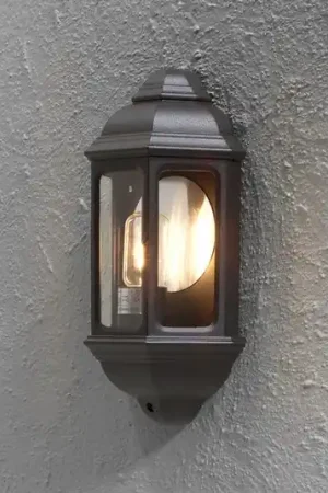 Super Prezzo Classica lampada a muro da est. CAGLIARI I, nera
