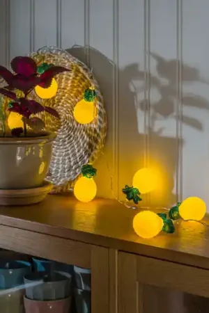 Catena luminosa LED Ananas, a batteria Occasione Imperdibile