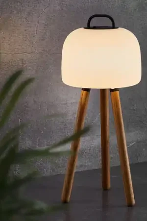 Super Prezzo Lampada da tavolo LED Kettle Treppiede in legno, paralume 22cm