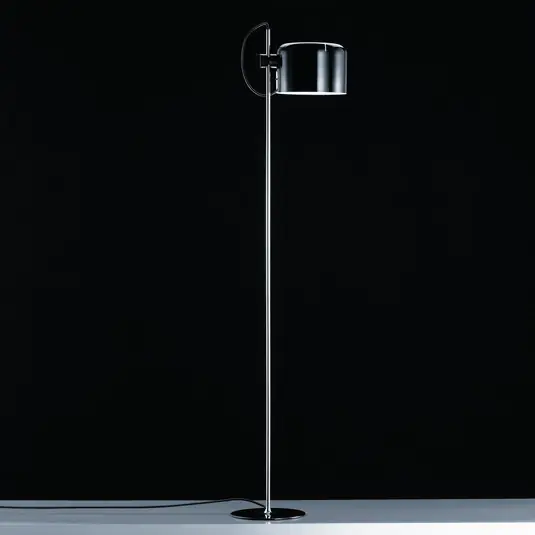Occasione Oluce Coupé - piantana dal design senza tempo nera