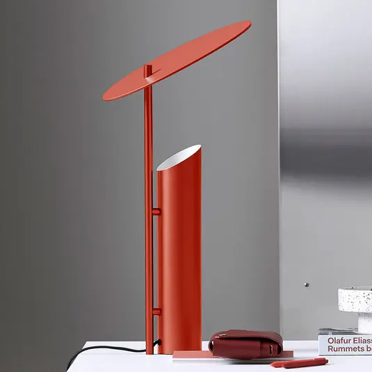 VERPAN Lampada da tavolo Reflect, rosso Solo Oggi