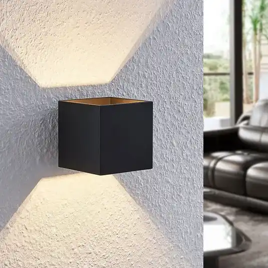 Lindby Mirza applique alluminio angolare nero Pagamento Sicuro