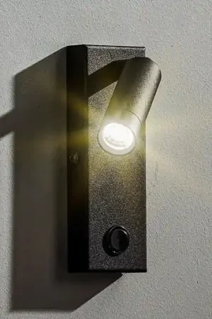 Applique a LED Enzo angolare con interruttore, nero Quantità Limitata