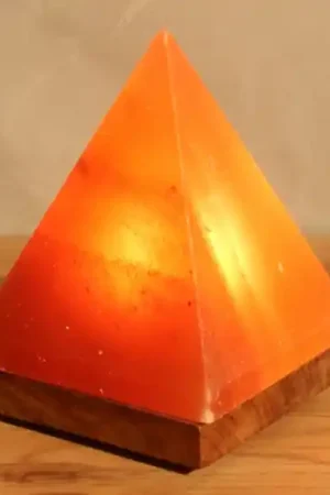 Lampada di sale Piramide con base, ambra Offerta Limitata