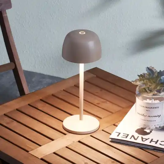 A Buon Prezzo Lindby Lampada da tavolo a batteria LED Arietty, beige, dimmerabile, IP65