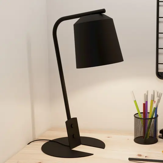 Novità Lampada da tavolo Oneda di acciaio