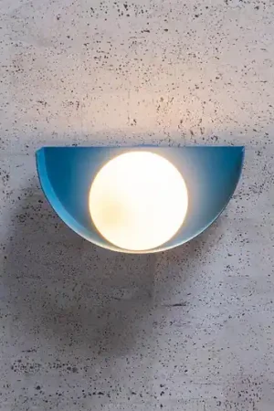 Applique Benni con paralume a sfera di vetro, blu Promo Stagionale