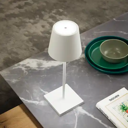 Bestseller Zafferano Poldina L Desk Lampada da tavolo ricaricabile IP54 bianca