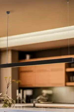 Lampada a sospensione Lungo, nera, lunghezza 124 cm Reso Gratuito