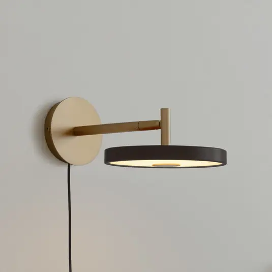 Novità Applique UMAGE a LED Asteria Short, nero/ottone, spina