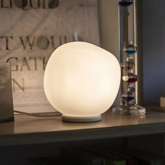 Ultime Pezzi Lampada da tavolo Foscarini Hoba Piccola, Ø 13 cm, accensione/spegnimento, vetro