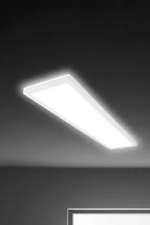 Acquista Ora Plafoniera LED Tava, bianca, plastica, 98 cm, retroilluminazione