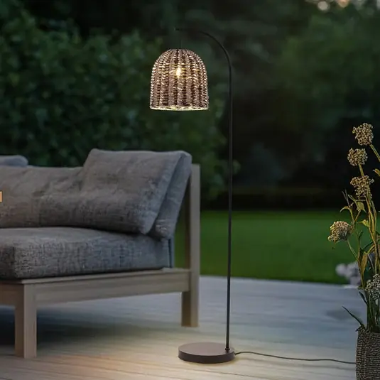 Lindby Lampada da terra da esterno Taryn, marrone, plastica, IP44 172 cm Offerta Lampo