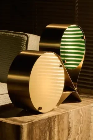 Gubi lampada da tavolo Coppia, avorio/verde, acciaio, altezza 42 cm Super Prezzo